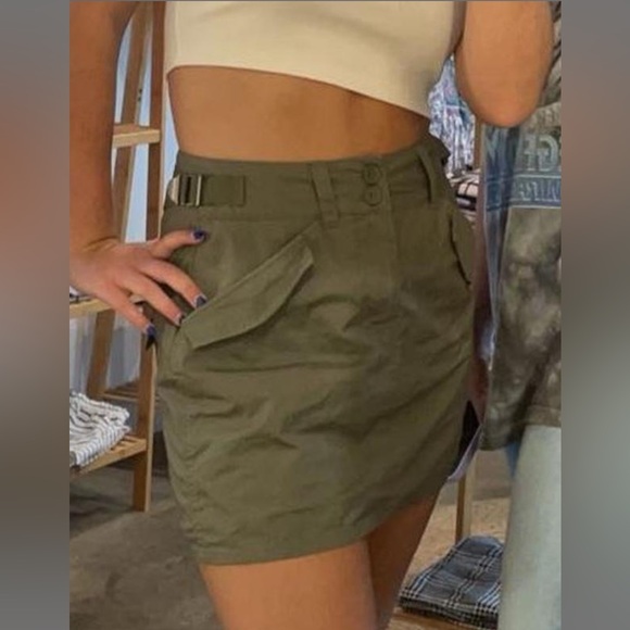 H&M Dresses & Skirts - H&M Green Cargo mini Skirt size Medium